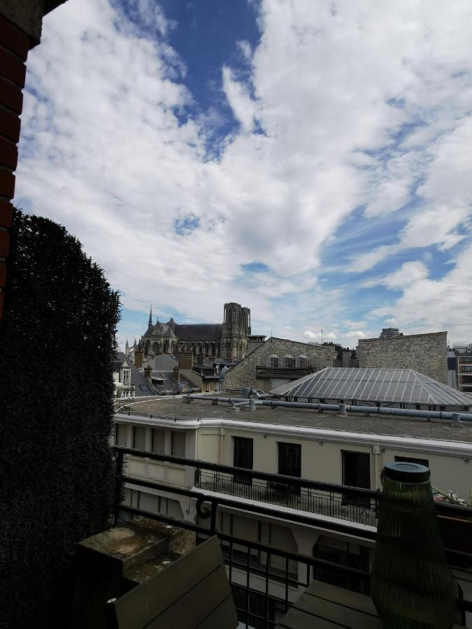Suite De L'Etape - Vue Cathedrale Reims Luaran gambar